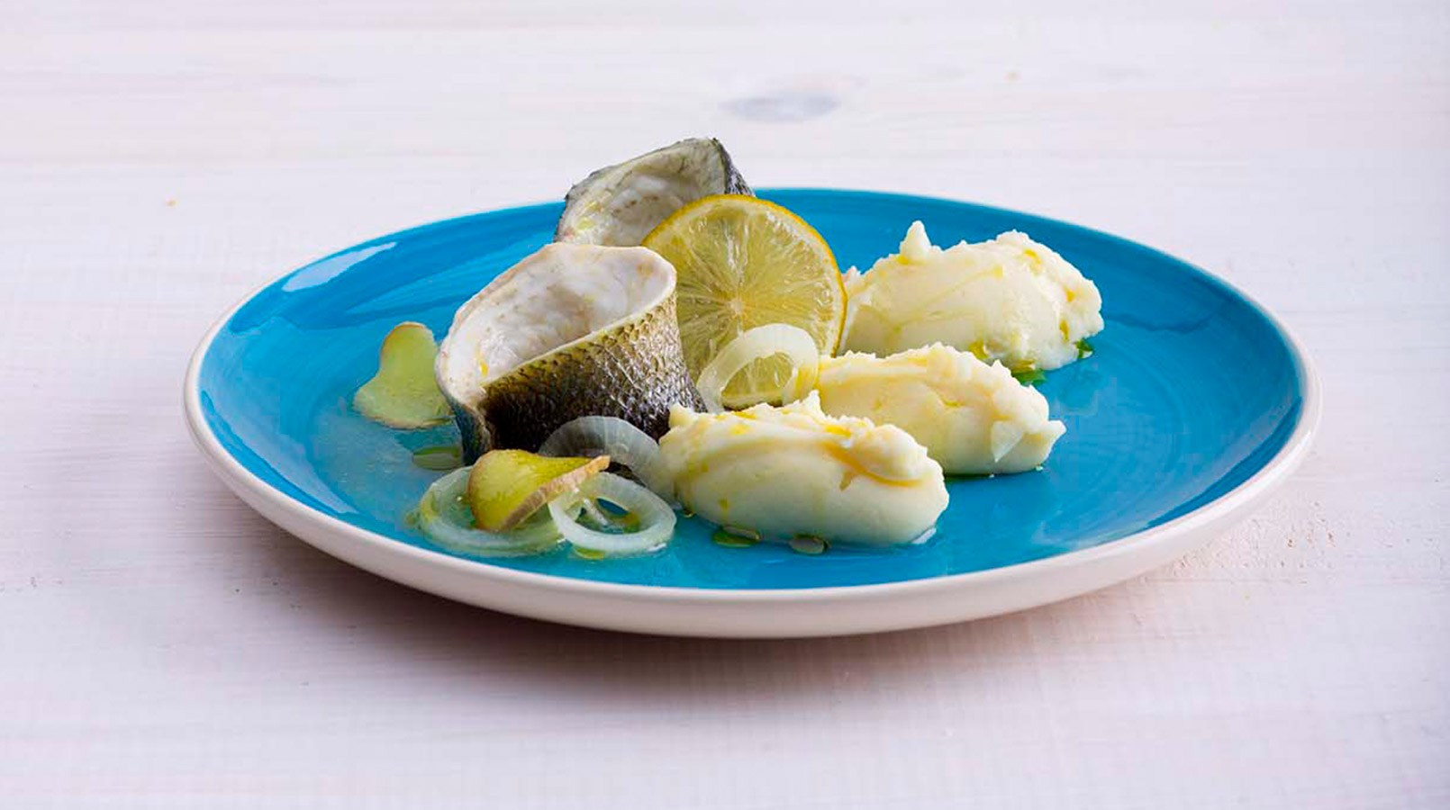 Sea bass fillets with vegetables and mashed potatoes Victor Guedes