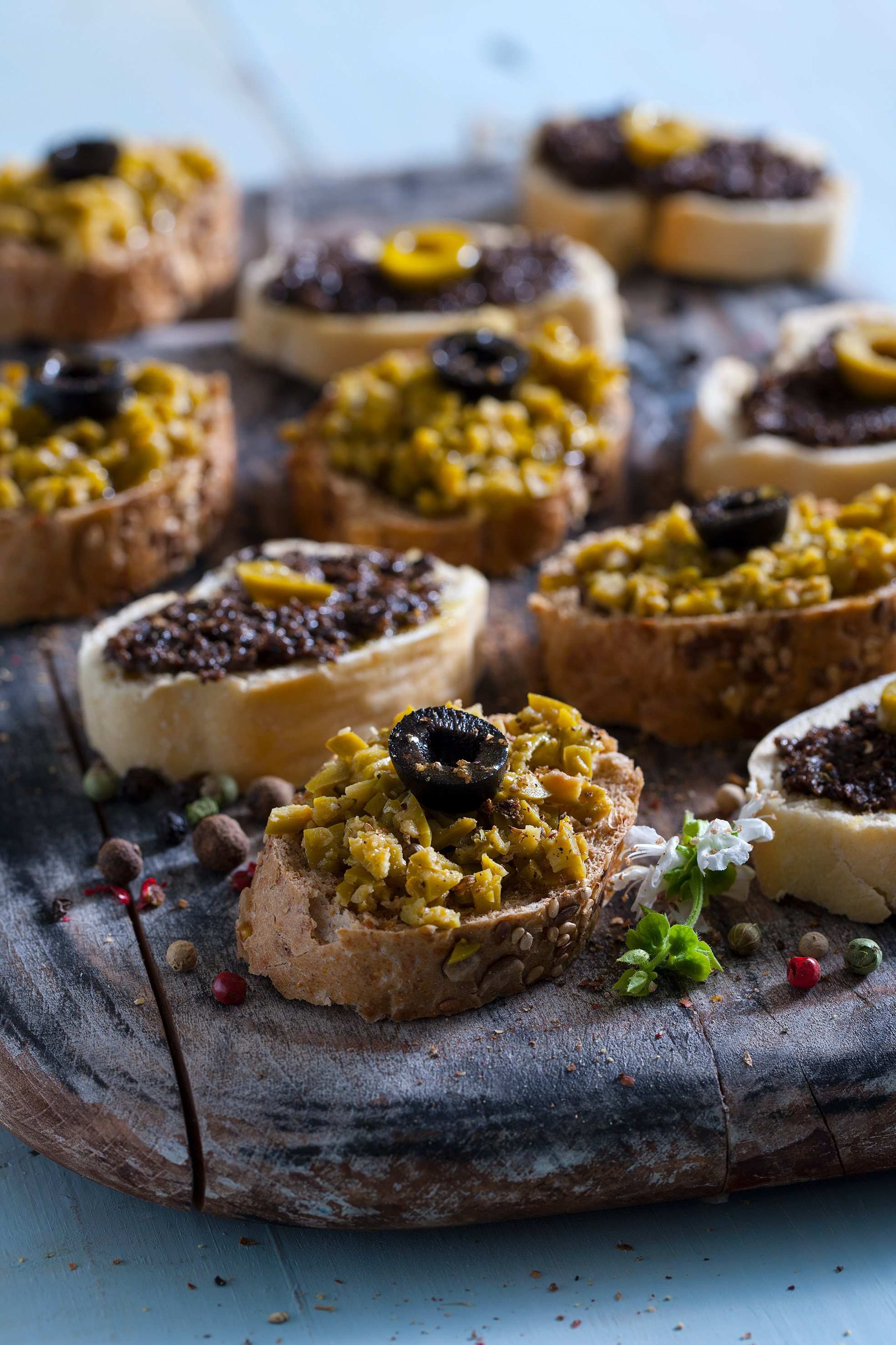 Torradas de ''tapenade'' de azeitonas Gallo