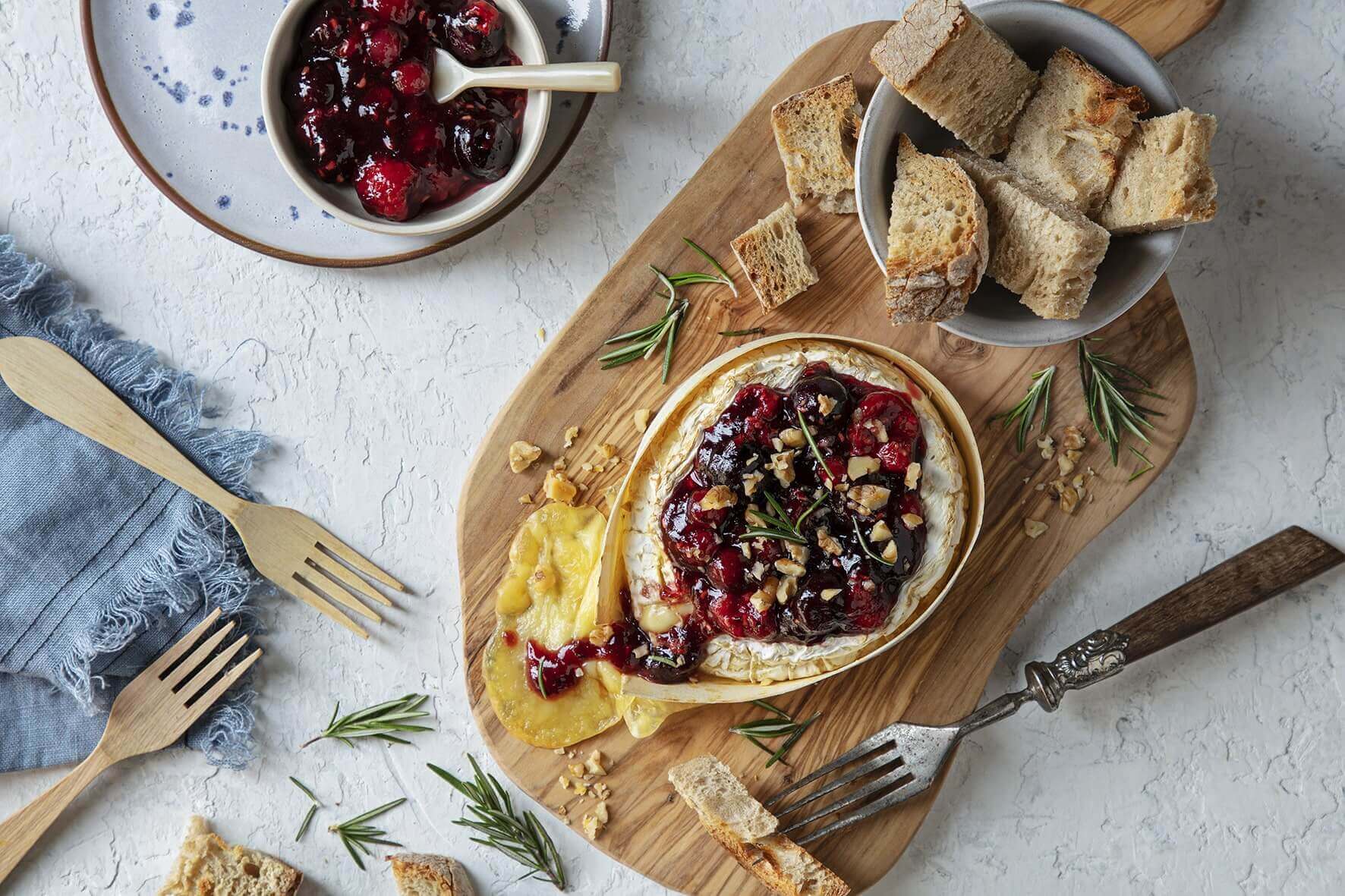 Oven Camembert with red fruits Gallo