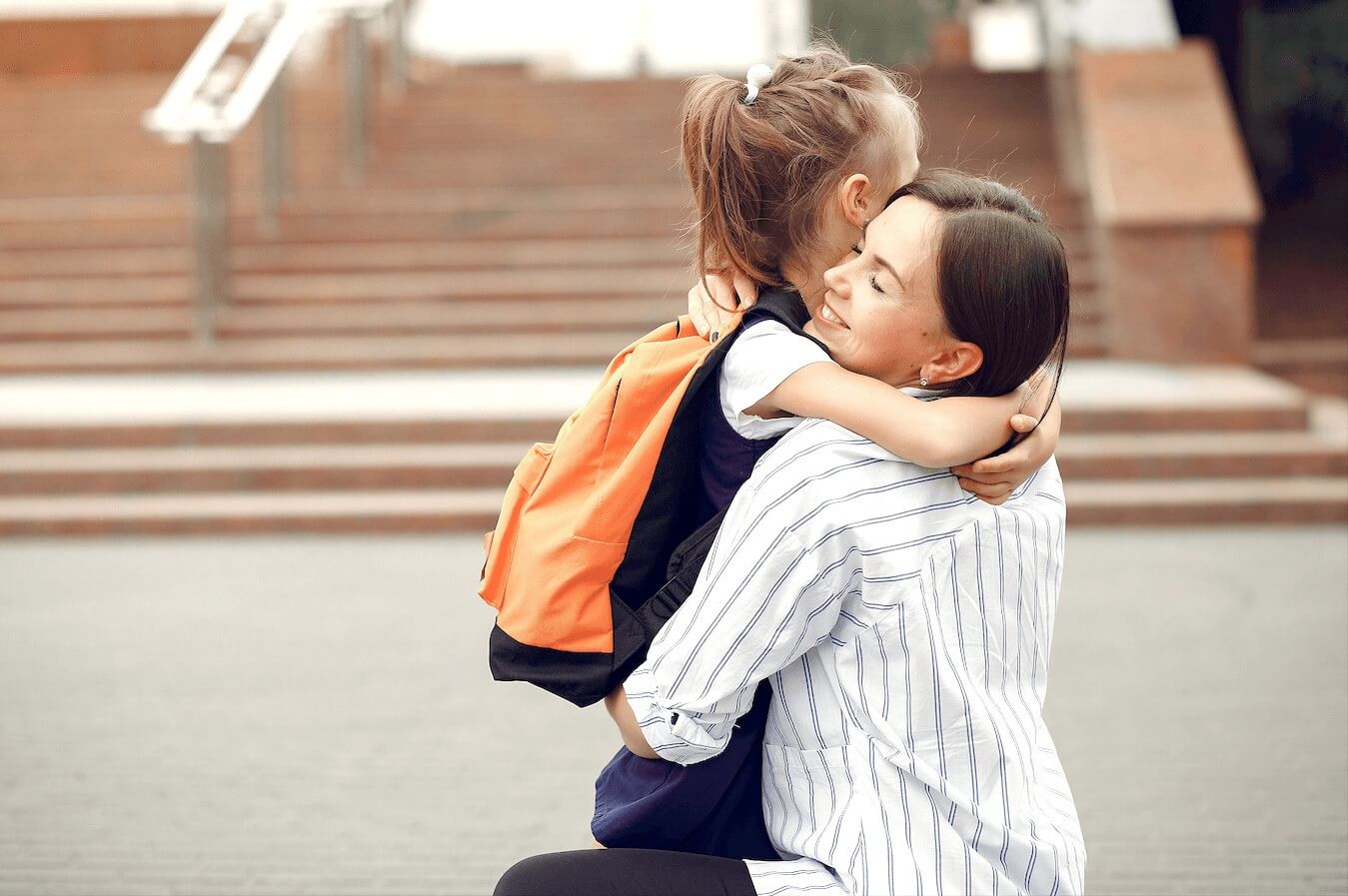 Mãe e filha na escola